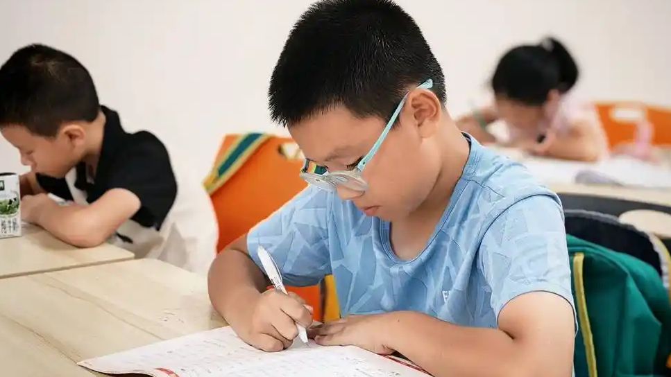 “还不如不放假”热搜配图
